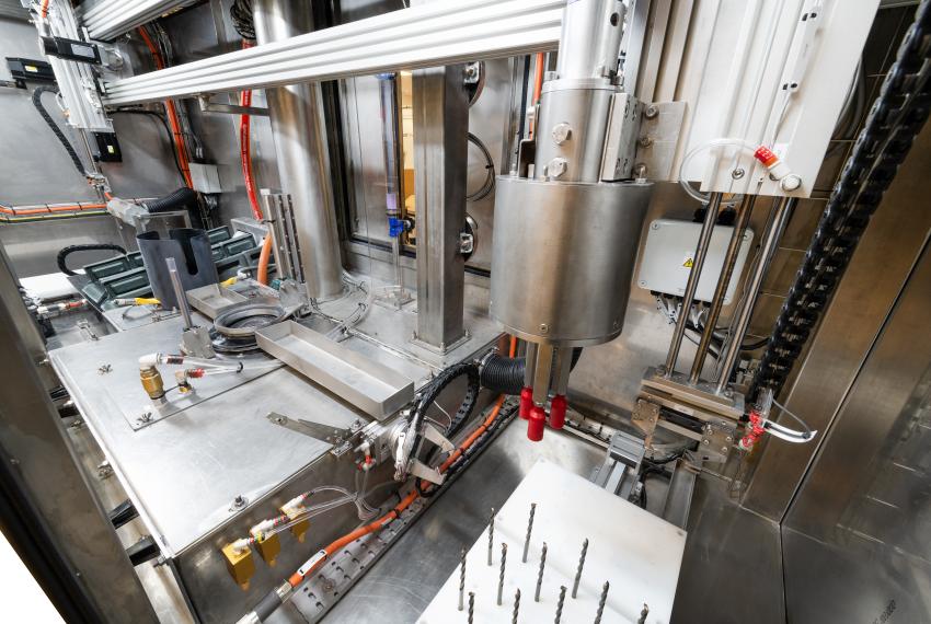 Vapormatt Oncilla automatic wet blasting machine - interior view