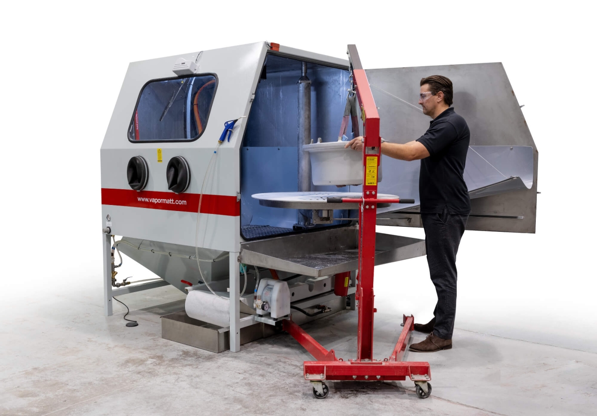 The Puma XL is designed so large heavy components can be easily loaded